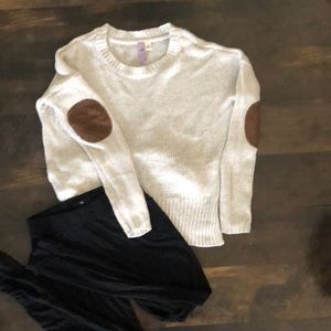 🌼Sweater with elbow patches